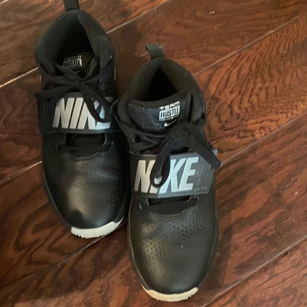 Kids Nike Team Hustle D8 Basketball Shoe-
